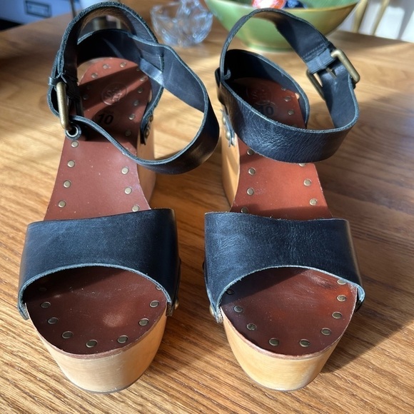 Ash Sandel's Women's 10 Vivan Wooden Platform 4” Wedges Studded Size 10 - Picture 9 of 11